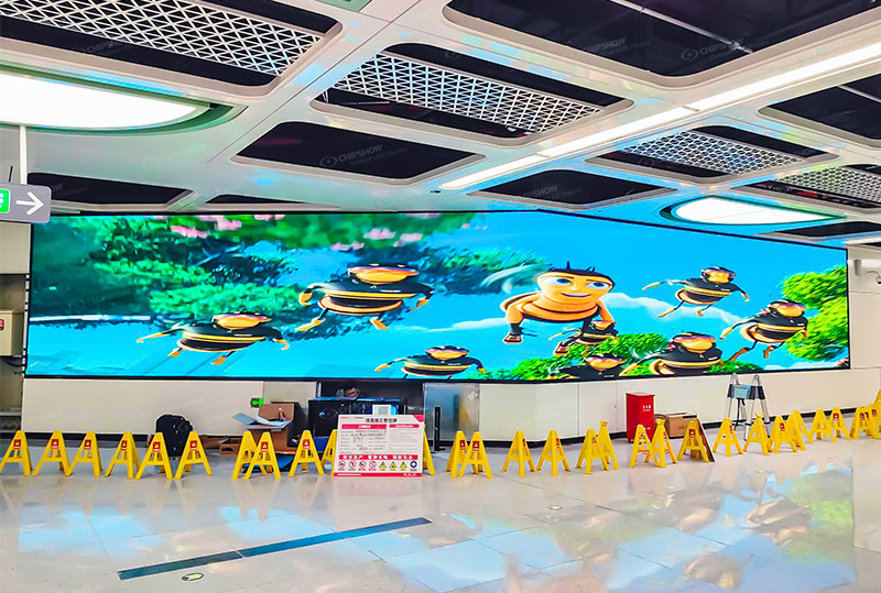 P1.58 Projeto de tela de LED ultratransparente de espaçamento pequeno na estação de metrô de Shenzhen, China